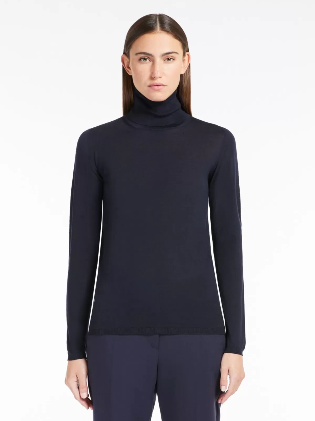 Jersey clásico de cuello alto Max Mara en lana merino · Azul ultramar intenso · Prendas de invierno premium