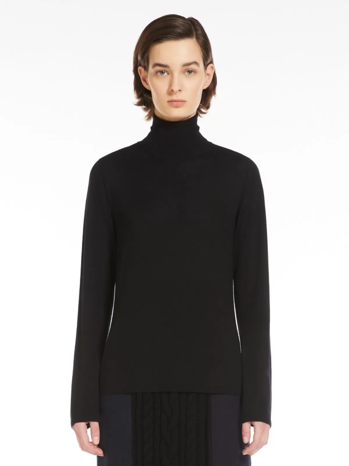 Max Mara - Suéter de cuello alto en lana natural, color negro elegante