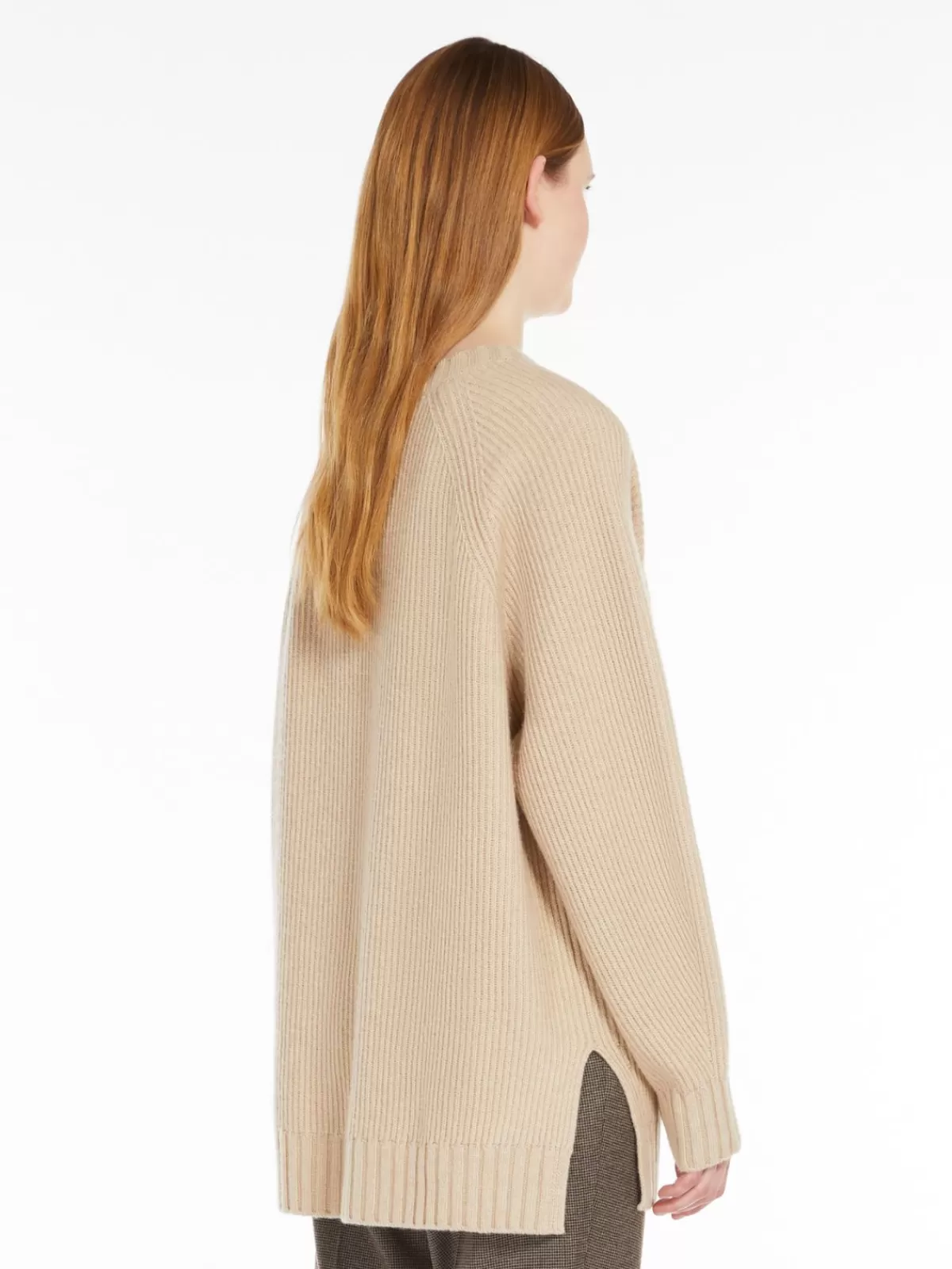 Suéter acogedor Max Mara cuello en V - Lana suave, viscosa transpirable y cachemira de lujo en tonalidad arena cálida