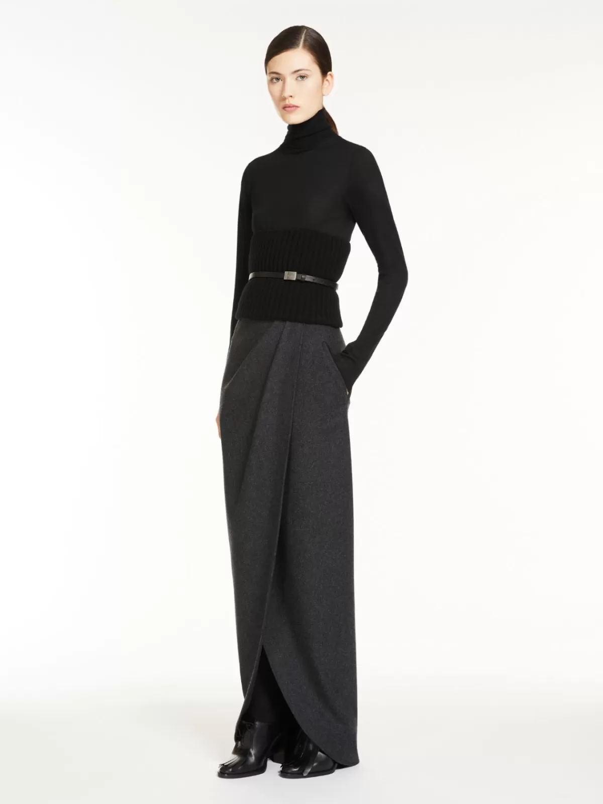 Falda cruzada de lana merino en tono grafito - Diseño elegante de Max Mara